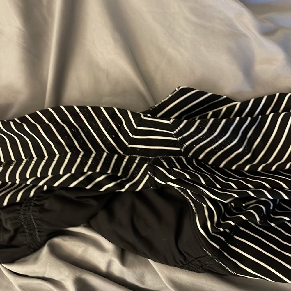 Lululemon Parallel Stripe Runday Crops - Size 12 - Picture 4 of 4
